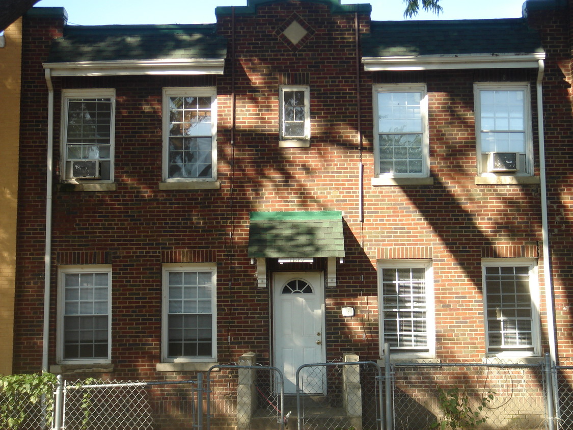 Primary Photo - 1144 Owen Pl NE