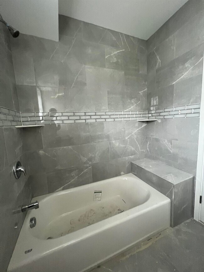 Building Photo - 250 Riverwalk Pl