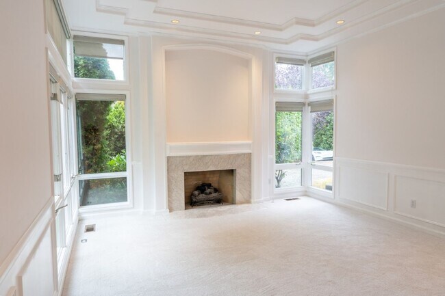 Foto del edificio - 4bd/3.75ba