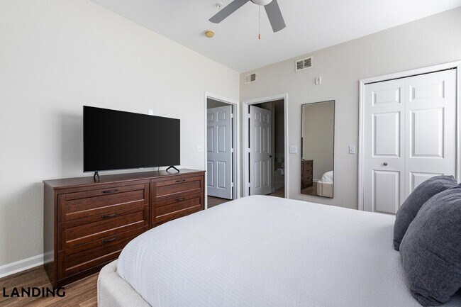 Foto del edificio - 2801 Biltmore Park Dr