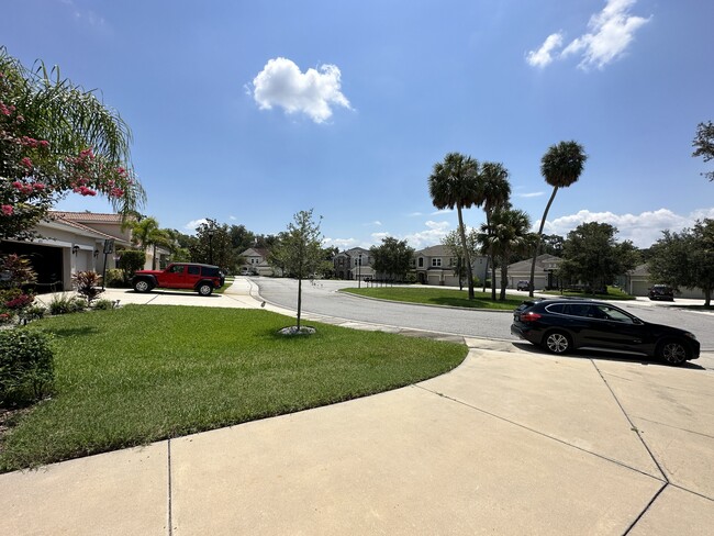 Building Photo - 6725 Riverside Bluffs Dr