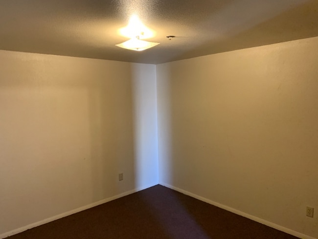 Building Photo - 310 N Center St