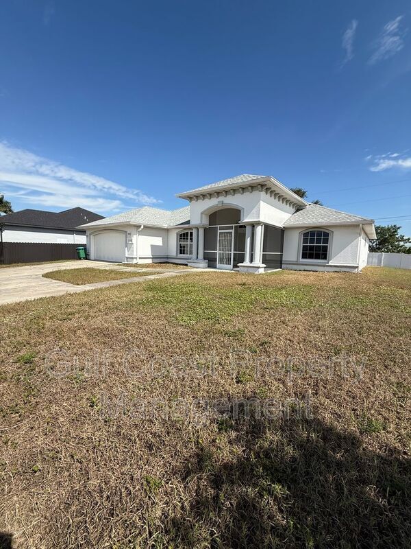Building Photo - 2725 Chiquita Blvd S