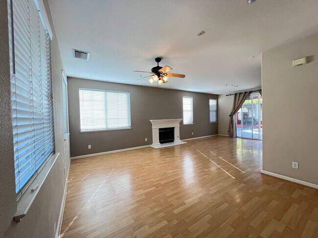 Foto del edificio - $500 MOVE IN SPECIAL!!! STUNNING & SPACIOUS 4 BEDROOM HOME IN LIVERMORE, CA!!!