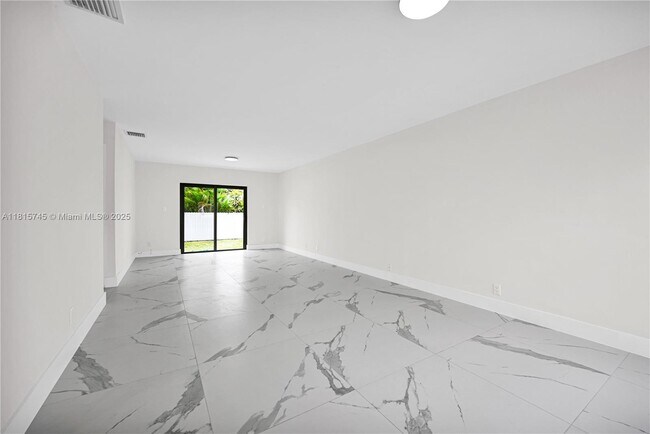 Building Photo - 100 SW 7th St