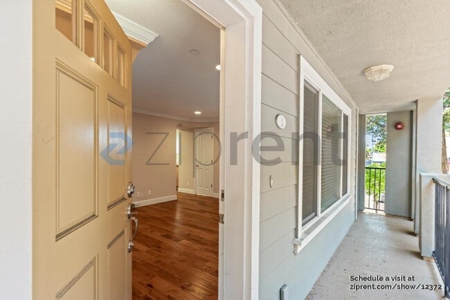 Building Photo - Unit 3