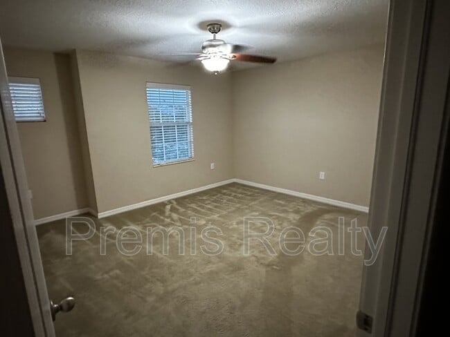 Building Photo - 11875 77 Ct