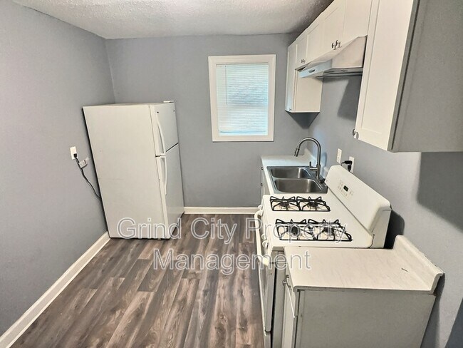 Foto del edificio - 3042 McAdoo Ave