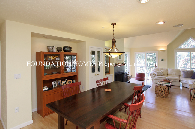 Foto del edificio - Boyle Park 4BD+/3.5BA, Close to town!  Gue...