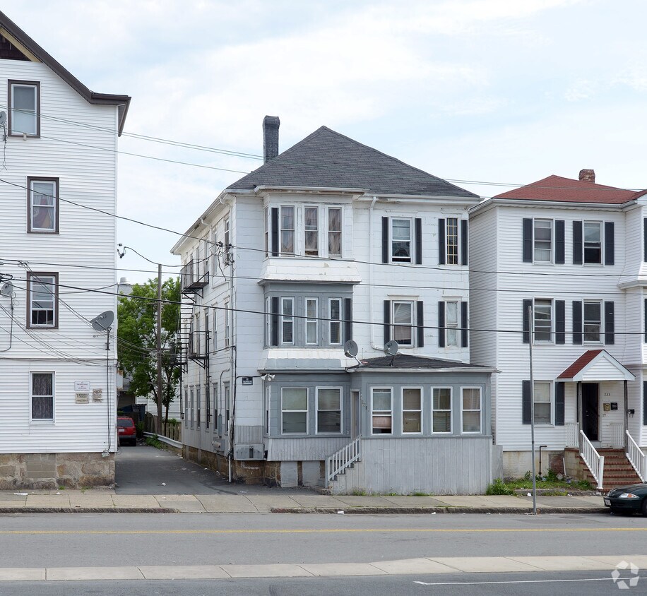 Building Photo - 235 Sawyer St