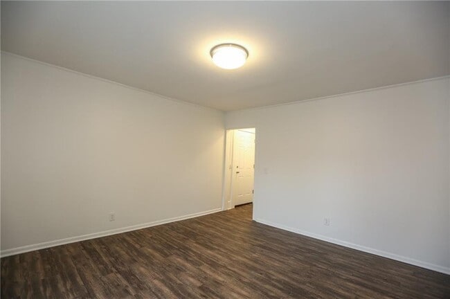 Building Photo - 258 Winton Rd N