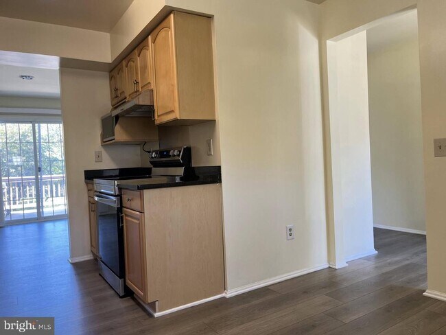 Foto del edificio - 5805 Bunker Woods Ln