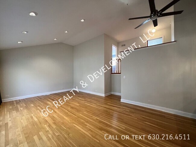 Building Photo - ***UPDATED SPLIT LEVEL / 3BDRM - 2BTH / SS...