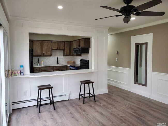 Foto del edificio - 233 Mooney Pond Rd
