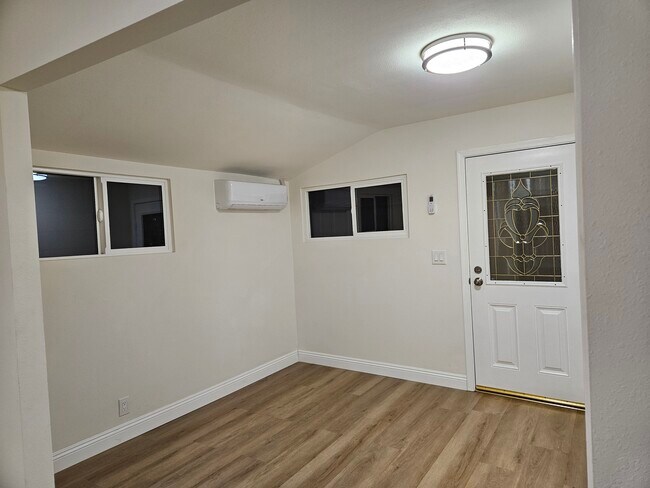 Foto del edificio - 2316 Elmgrove St