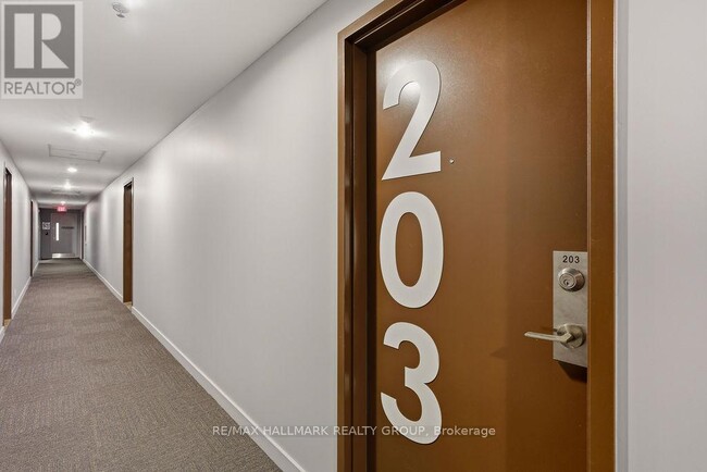 Building Photo - 360 McLeod St