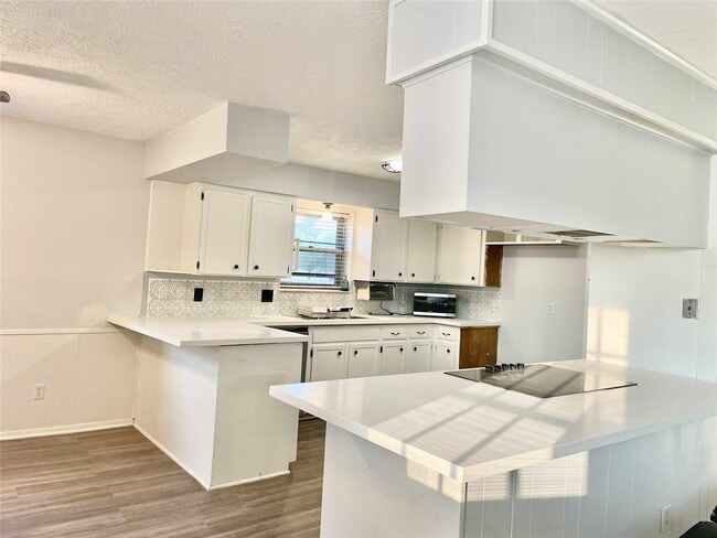 Building Photo - 811 Tori Rd