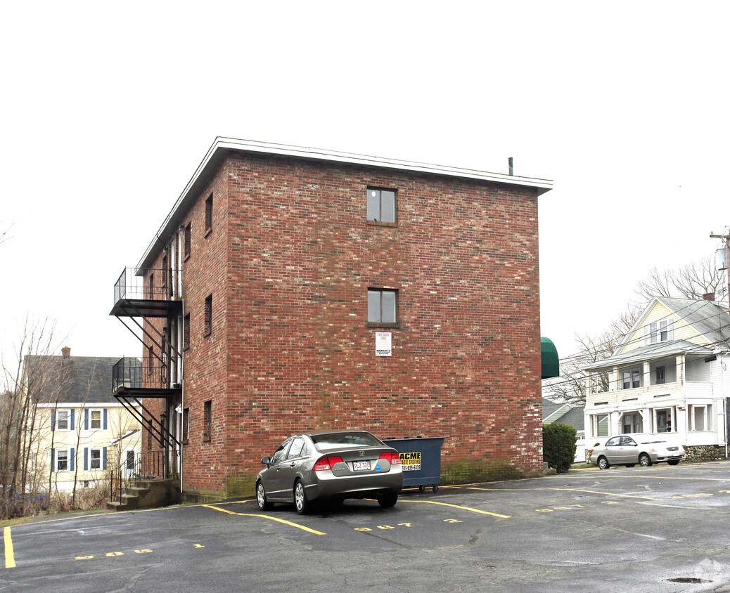Building Photo - 985-987 Main St