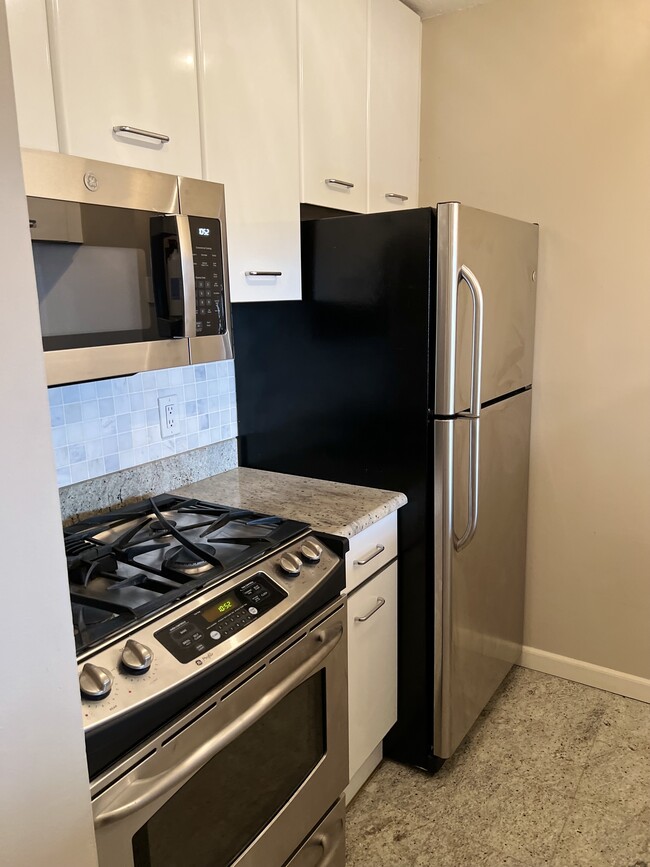 kitchen with stainless steel GE appliances (brand new microwave) - 4 Martine Ave