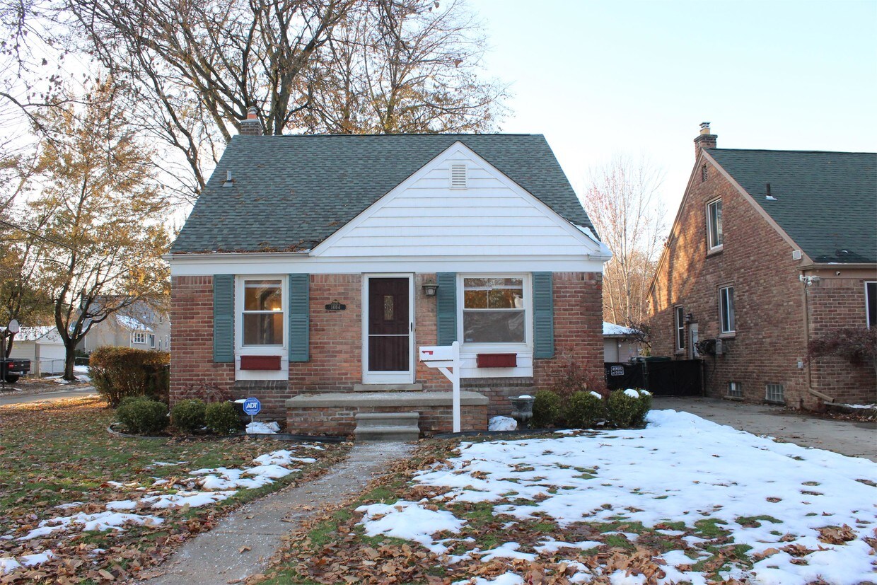 Primary Photo - 1664 Venice St