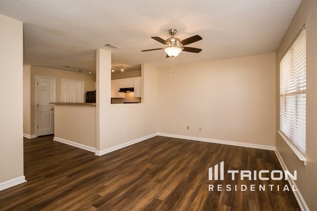Building Photo - 815 Tramore Dr