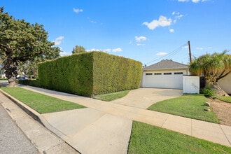 Building Photo - 2100 Rose Villa St