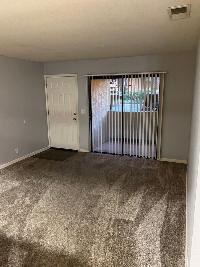 Building Photo - Cozy 3-Bedroom Condo with Washer/Dryer and...