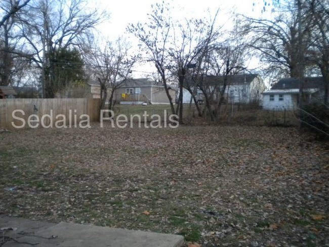 Foto del edificio - 3 bedroom, 1 bath home in great neighborhood.