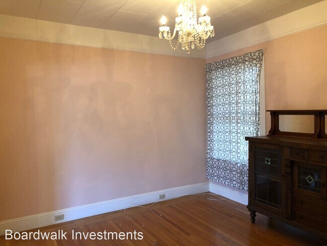 Foto del edificio - 270-272 Roosevelt Way