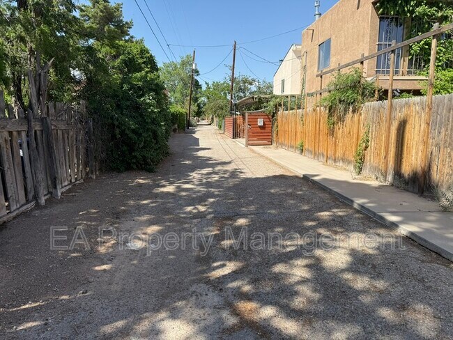 Foto del edificio - 1515 Marble Ave NW