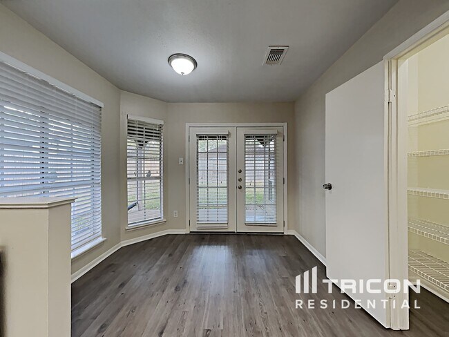 Building Photo - 3007 Sandpiper St