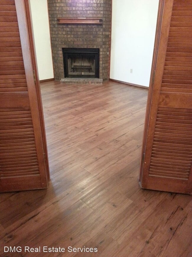 Building Photo - 3 br, 2 bath House - 2108 Meench Dr