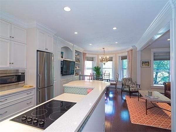 Building Photo - 7 Follen St