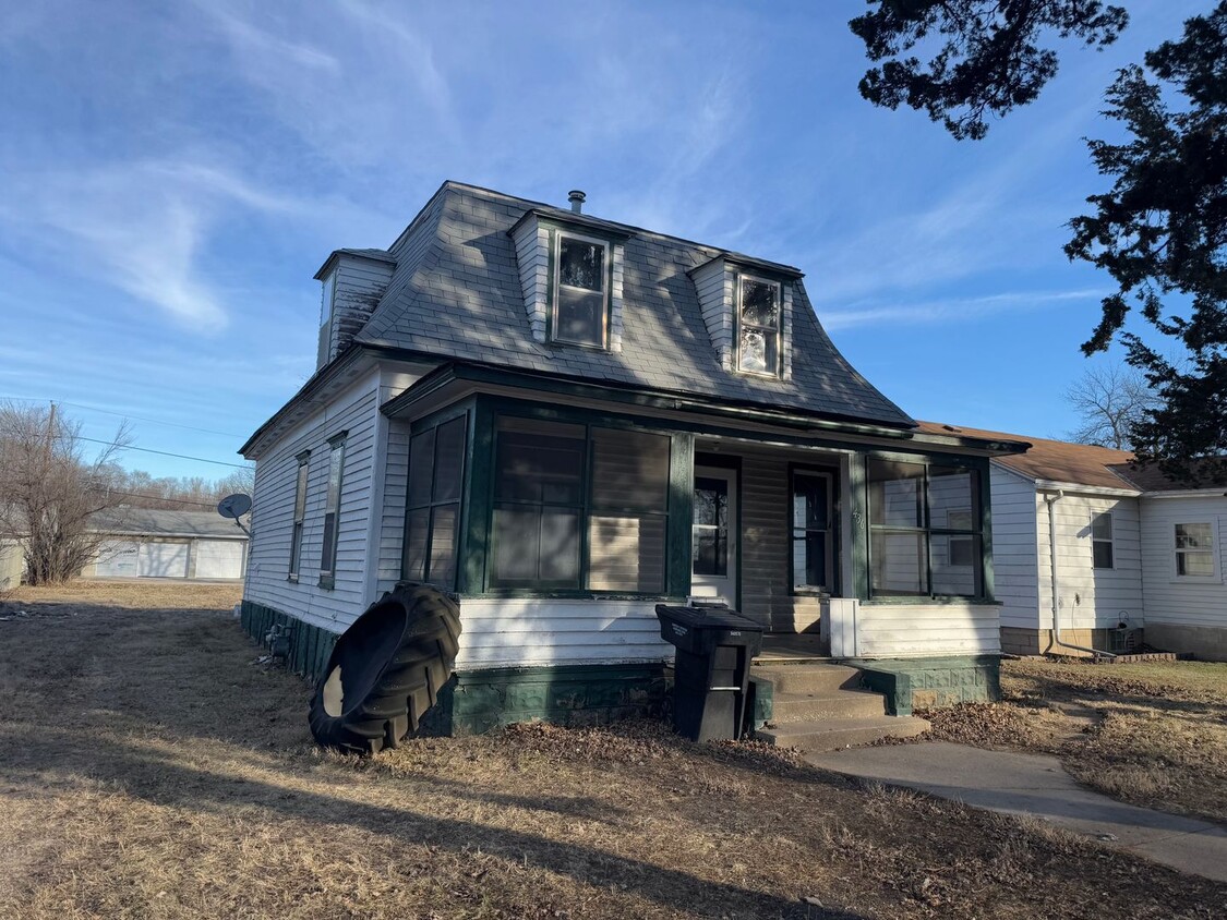 Primary Photo - 2 Bedroom 1 Bathroom House