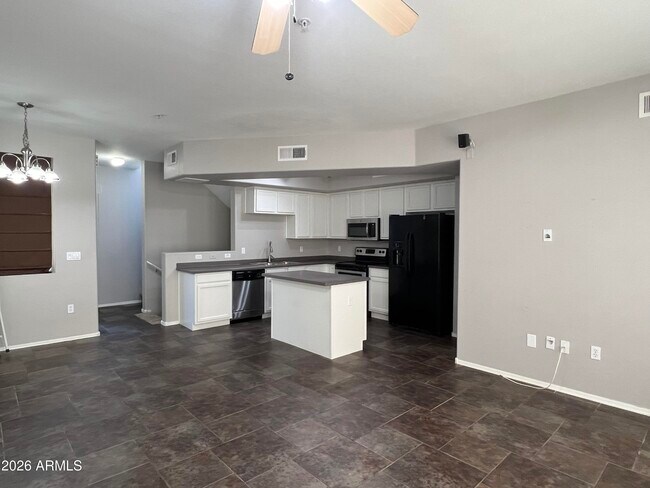 Foto del edificio - 2150 W Alameda Rd