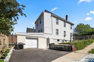 Building Photo - 539 Bergen Blvd