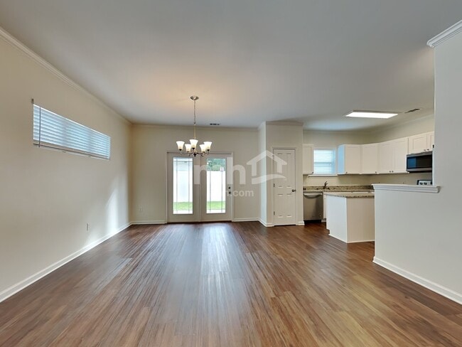 Building Photo - 625 Summer Hill Way