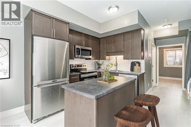 Building Photo - 689 Doon Village Dr