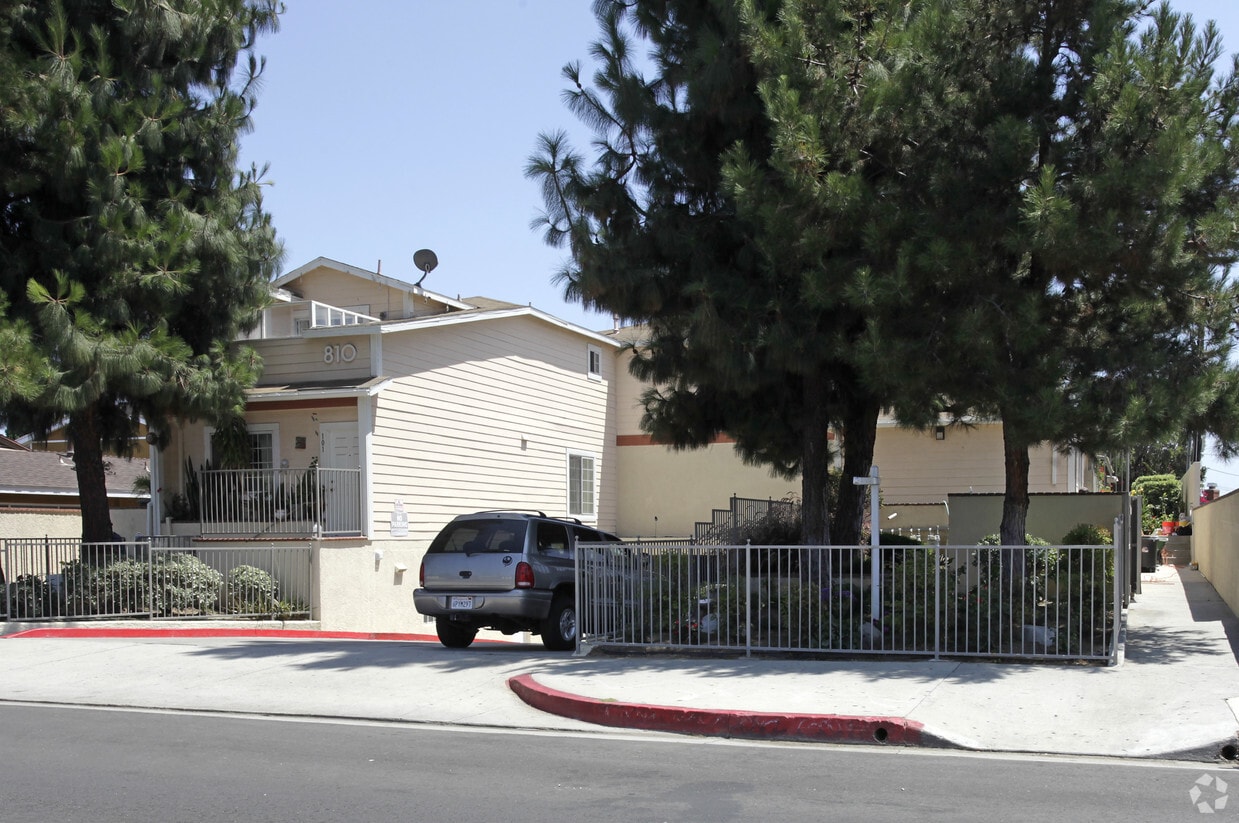 Building Photo - 810 W Romneya Dr