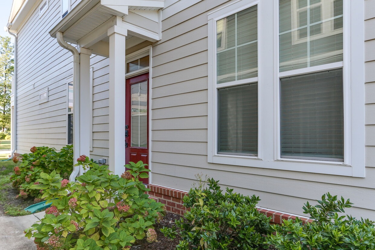 121 Mainsail Loop, Tabb, VA 23693 Condo for Rent in Tabb, VA