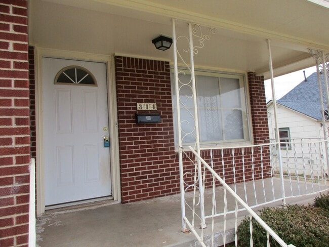 Building Photo - Clean, Updated & Ready for You!!!