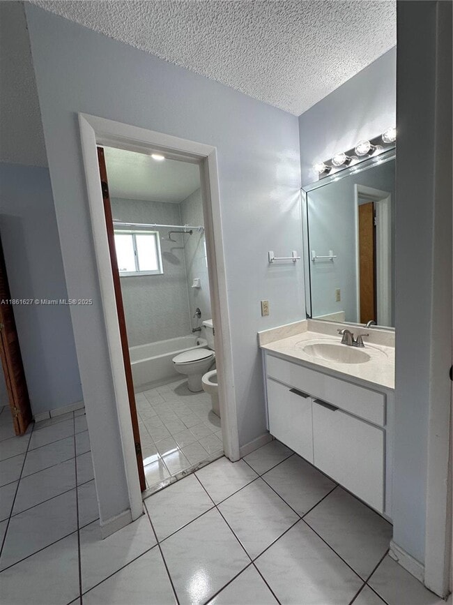 Building Photo - 2210 W 74th St