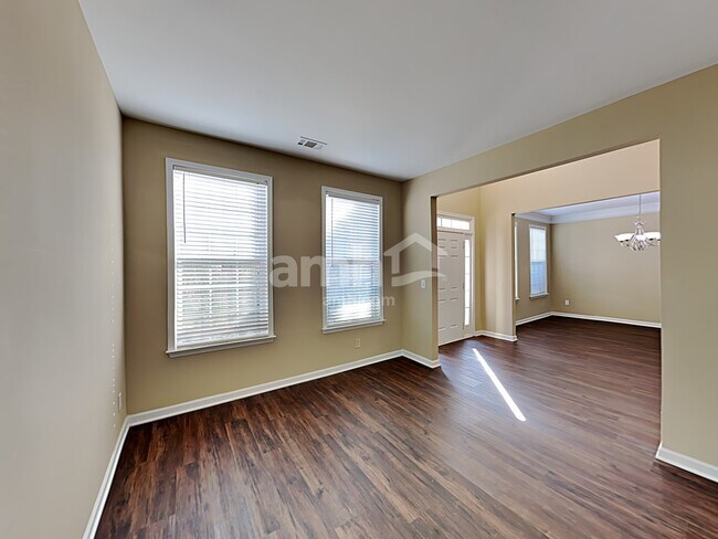 Building Photo - 1402 Loowit Falls Way