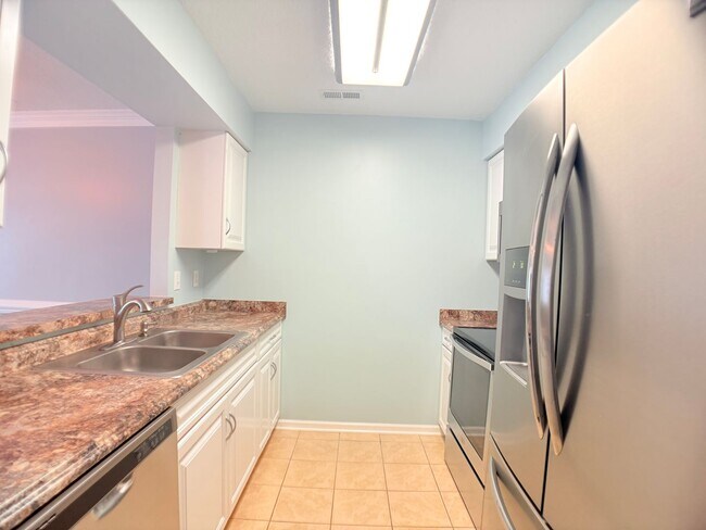Foto del edificio - Move in Ready 2 bedroom condo Prime location