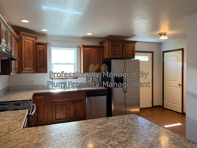 Building Photo - 2131 S 14th St W
