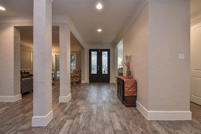 Foto del edificio - 4526 Lakeside Meadow Dr