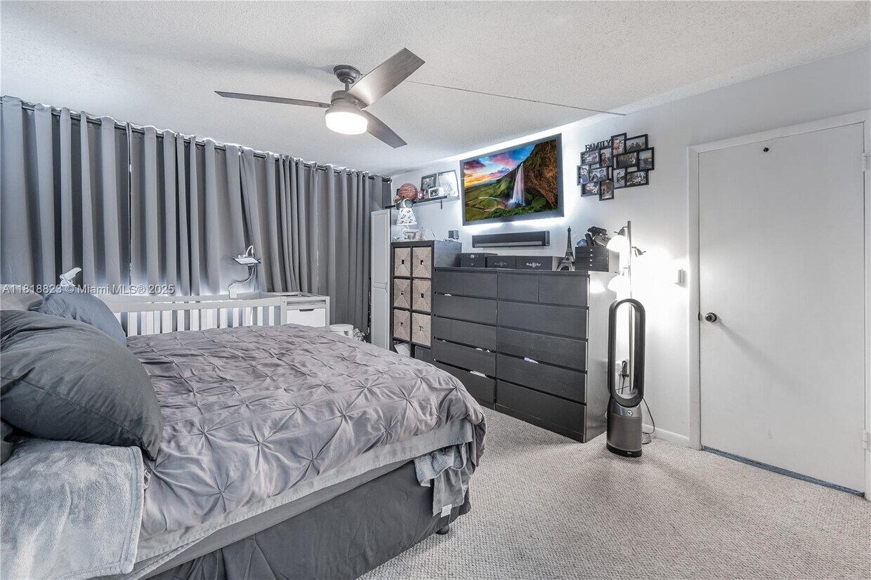 Foto principal - 5838 Collins Ave