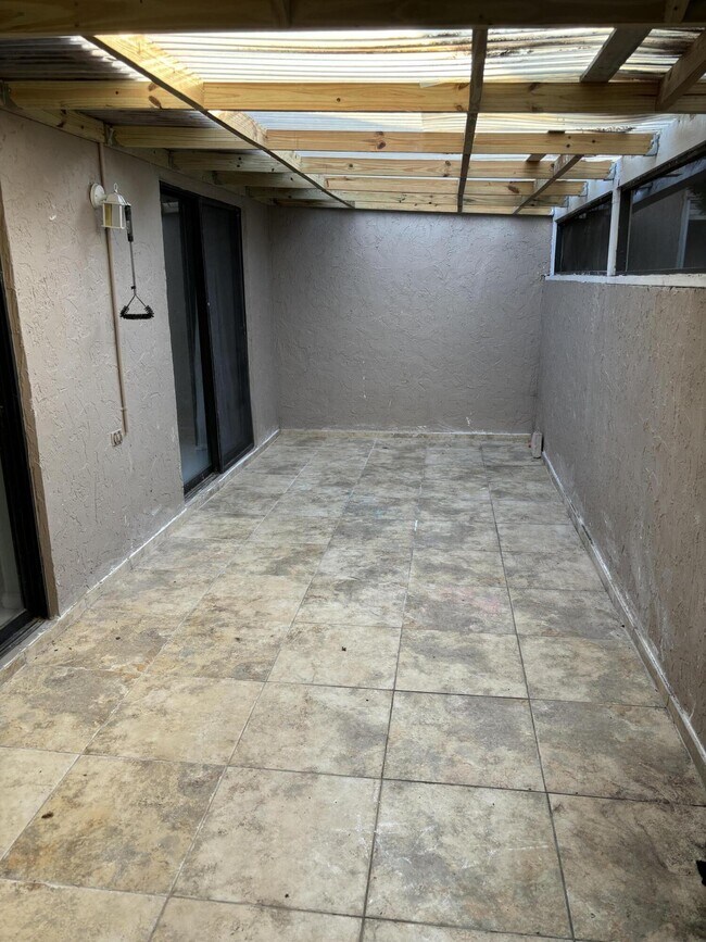 Foto del edificio - 12761 Westhampton Cir
