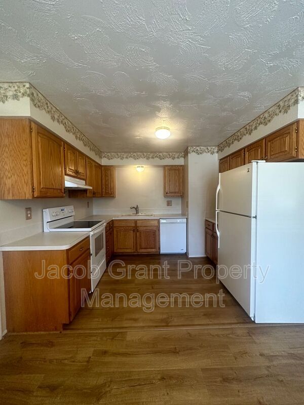 Building Photo - 2161 Bodily St