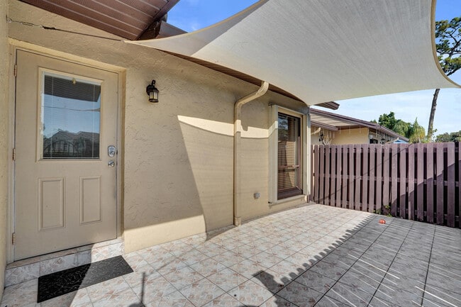 Foto del edificio - 630 Sea Pine Way